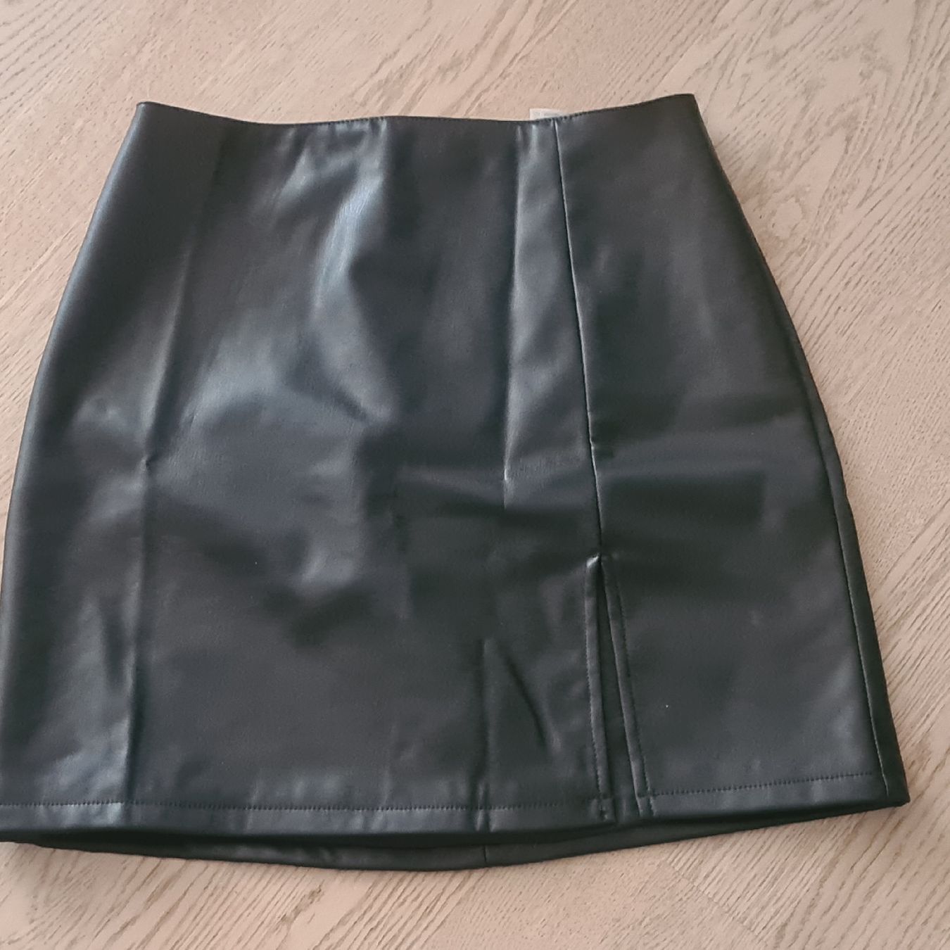 H&M Gonne: Mini Jupe Gr. 36 Imitation Leder – Usato da Steinen venduto da turbogeiss99