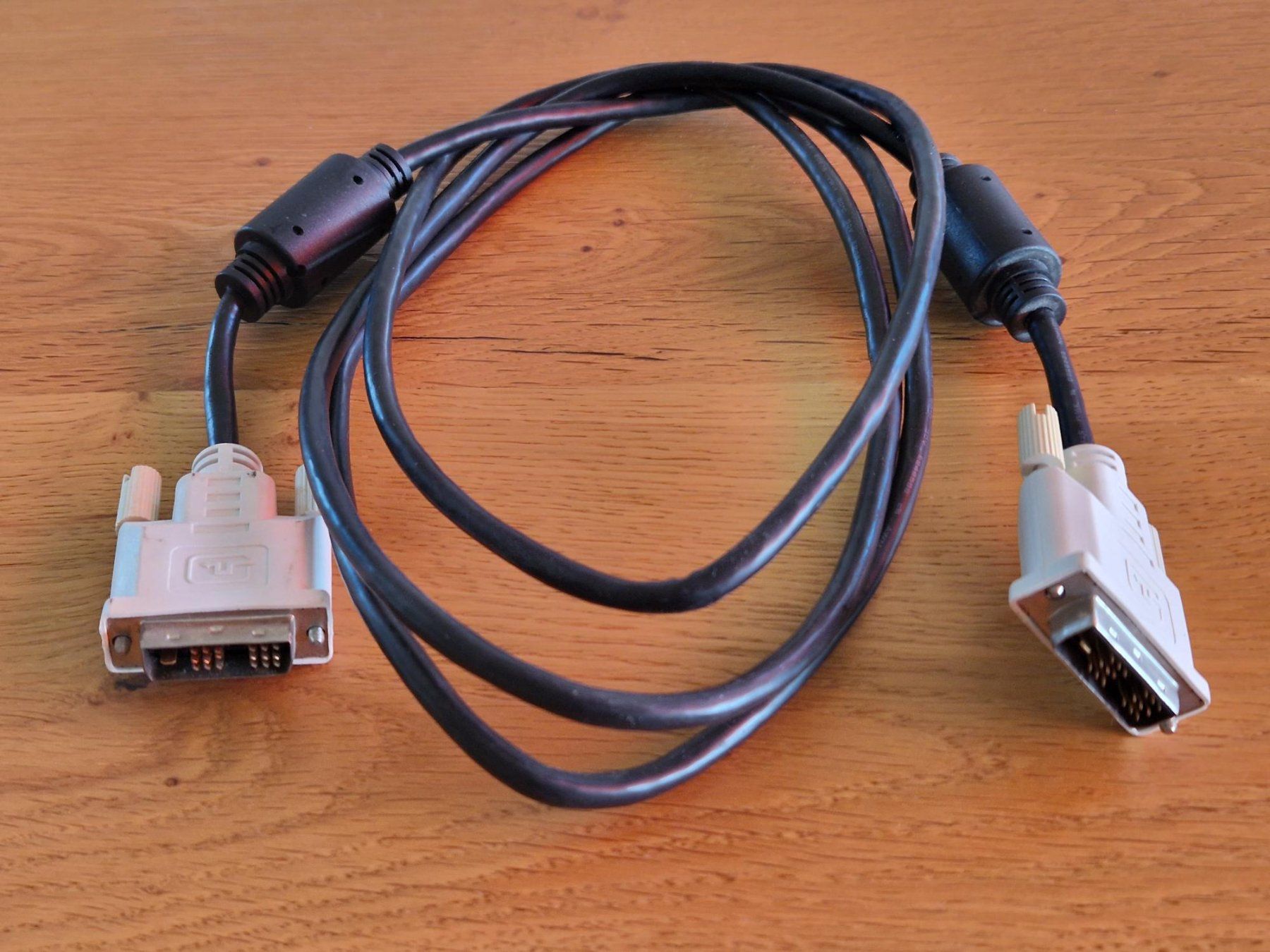 Cavi: Kabel DisplayPort-zu- DisplayPort 2m – Usato da Zürich venduto da yro_qvz7