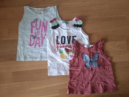 3 ärmellose Shirts Gr 98/104