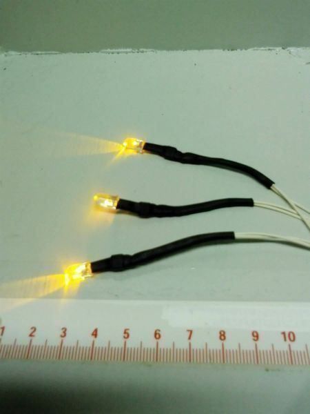 Elektronikbauteile: Flacker-LED klar/gelb 5mm verkabelt – Neu (gemäss Beschreibung) aus Luzern von Salefactory