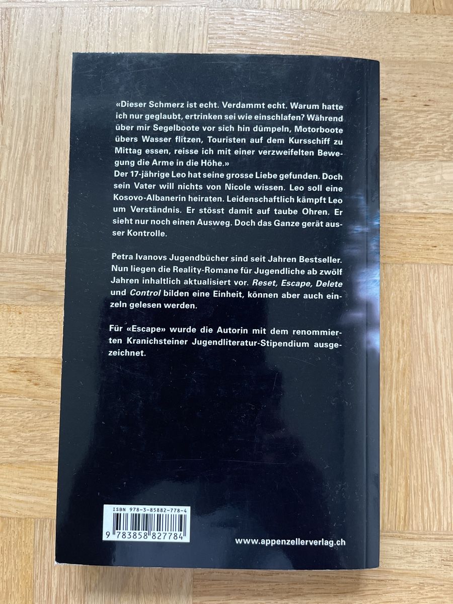 Libri: Petra Ivanov: Jugendthriller "Escape" und "Delete" Set – Usato da Zürich venduto da Kleanthy 1