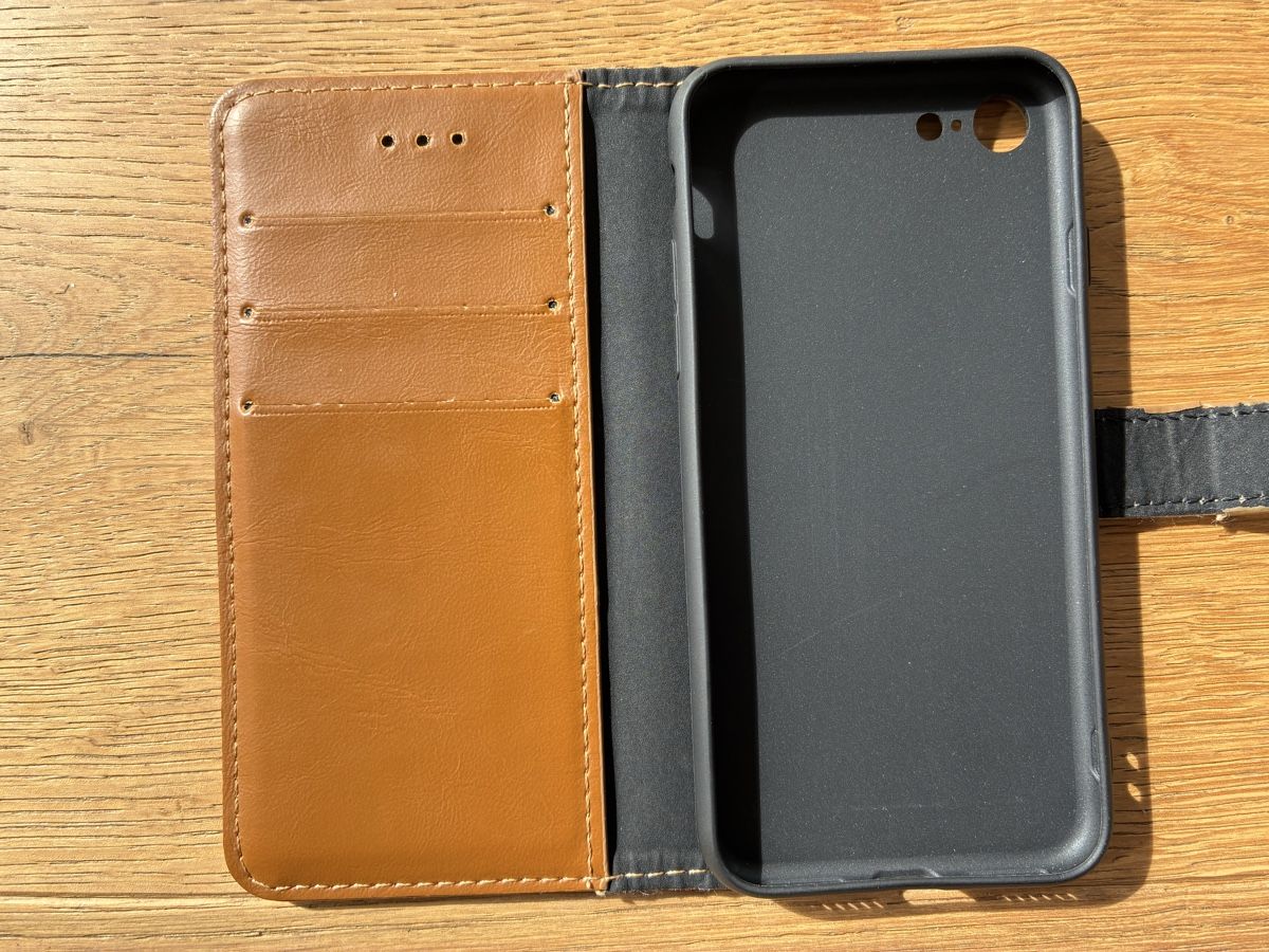 Autres accessoires: Hülle Iphone SE – Neuf (Voir description) à Laupersdorf par summits