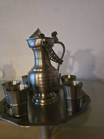 Zinnkrug Set mit 6 Bechern mit Gravur guter Zustand
