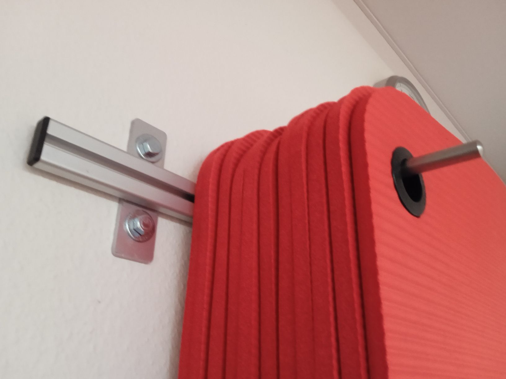 Tappetini fitness: Matten Set in rot mit Aufhängung – Usato da Allschwil venduto da Sylvia50 2