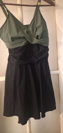 Badekleid gr.XL oliv/schwarzSommer Badeoutfit neu