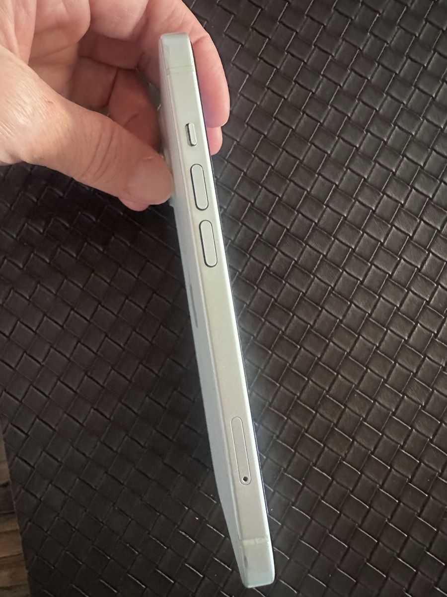 Apple Telefoni cellulari / Smartphones: Apple iPhone 15 256 GB Blau – Usato da Stäfa venduto da Kurt33 3