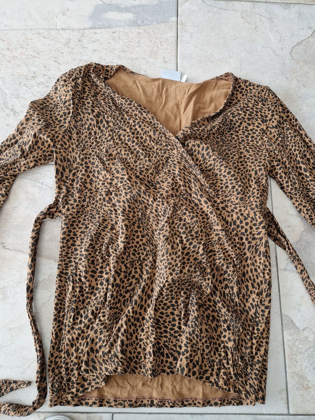 Mamalicious Maglioni & Felpe: Mamalicious Wickeloberteil M, Leopard Muster – Usato da Niederrohrdorf venduto da Miripfiri 2