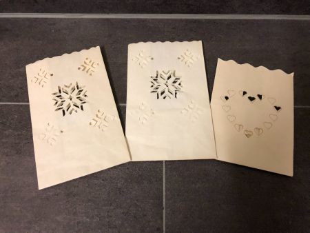 Drei Leuchttüten aus Papier