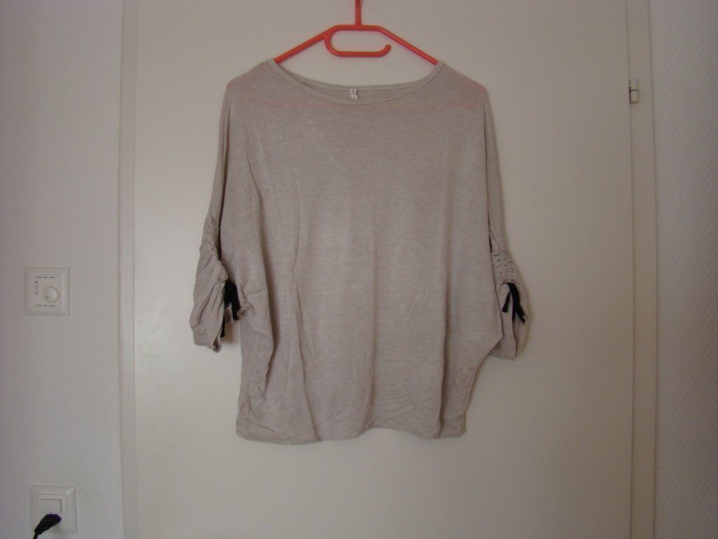 Stradivarius T-Shirts: Stradivarius, pull beige – Neu und originalverpackt aus Lussery-Villars von pousinete02 5