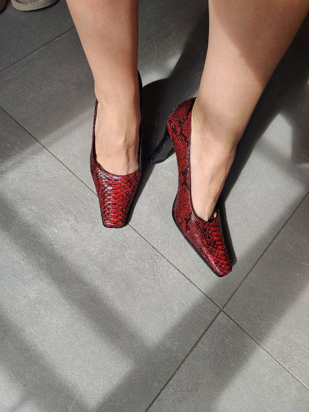 Damenschuhe: Vintage 90's Lorbac Red Python Leather Shoes Heels, Size 39 – Gebraucht aus La Tour-de-Peilz von dAutrefois