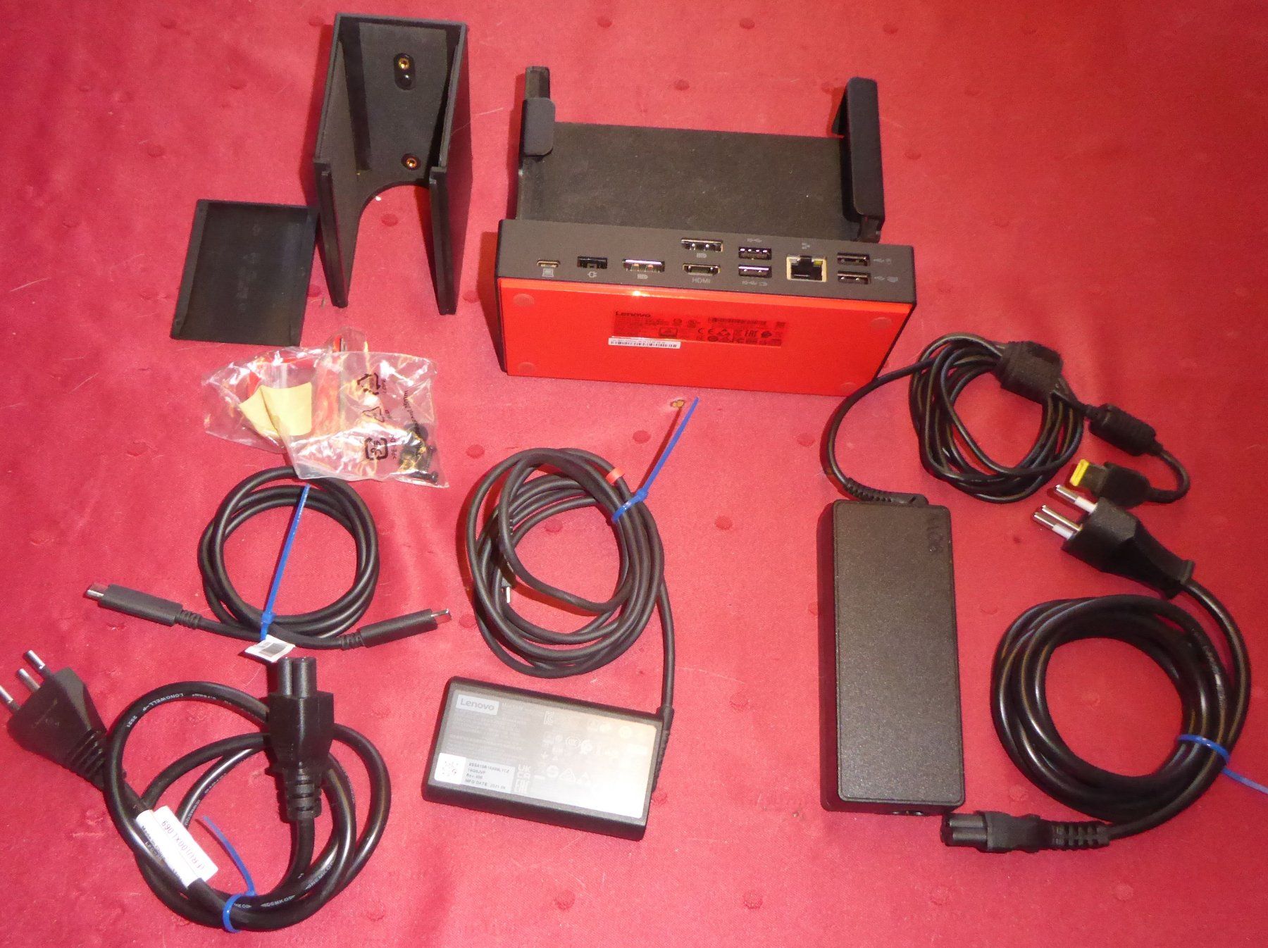 Lenovo Docking station: Lenovo ThinkPad USB-C Dock Gen 2 und 1 x Bracket G2 – Usato da Männedorf venduto da livesteam