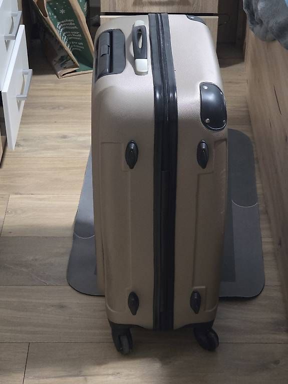 Valises de voyage: Valise coque  – D'occasion à Le Sentier par dtr_9hyj 1