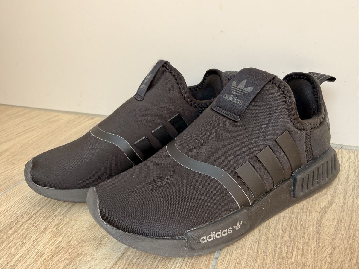 Adidas Scarpe per ragazzi: Black Adidas Gr. 31.5 – Usato da Arth venduto da daphnevdb 1