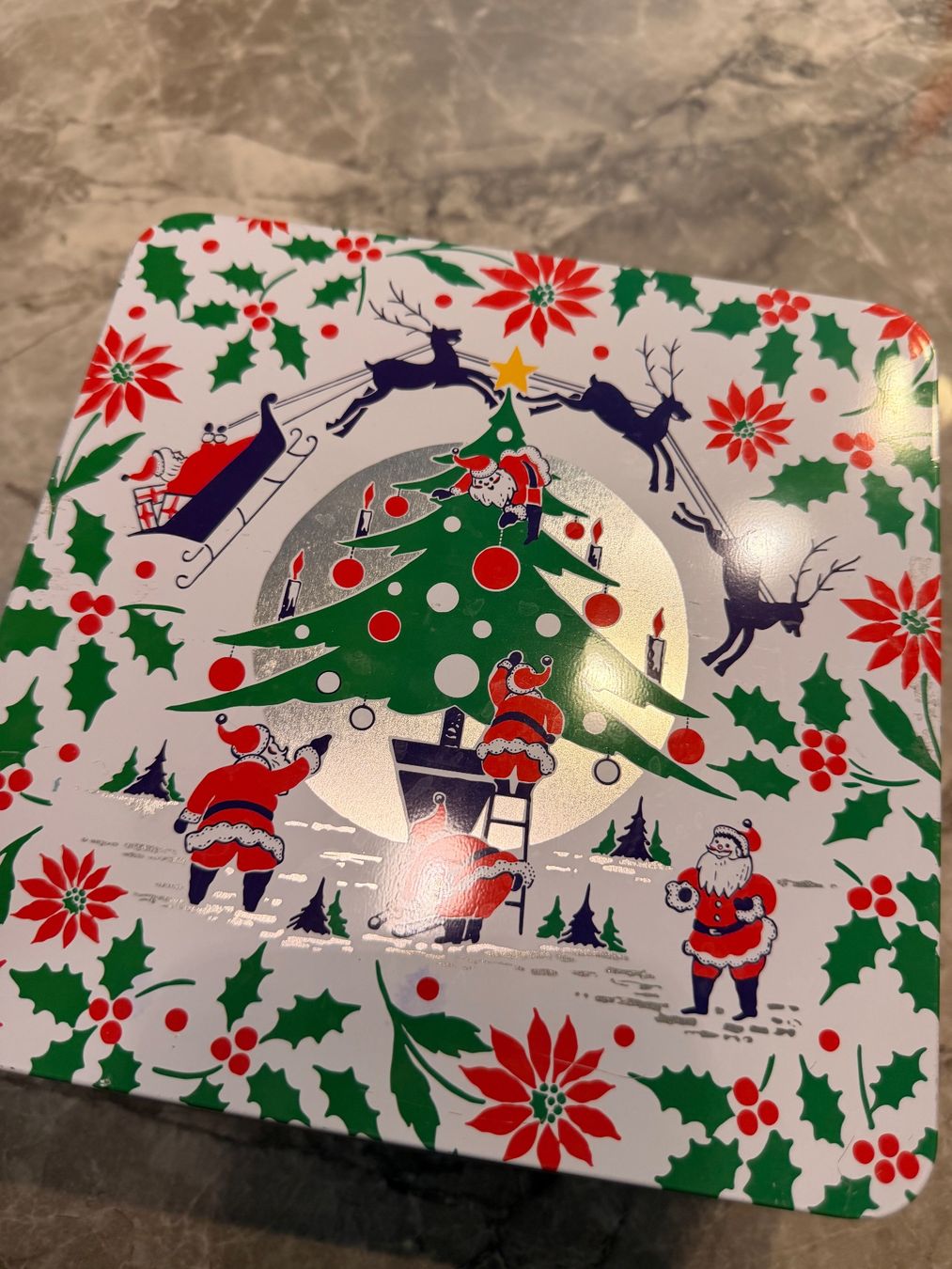 Sonstige Dekorationen & Accessoires: Lush - Weihnachten Metall Box – Gebraucht aus Balgach von ren_xy57 1