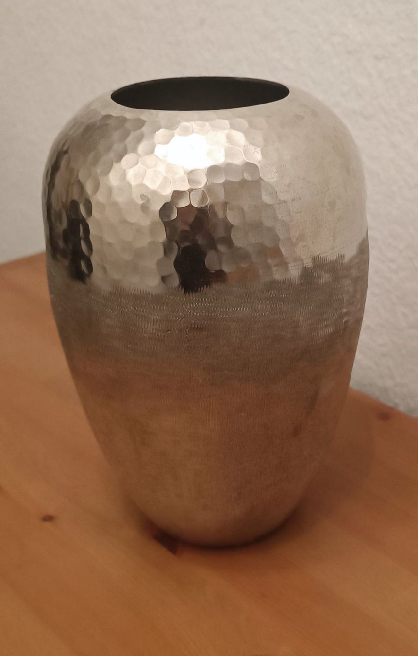Vasen & Gefässe: dekorative Vase Mink in silberner Farbe – Gebraucht aus Bern von sv-trade 5