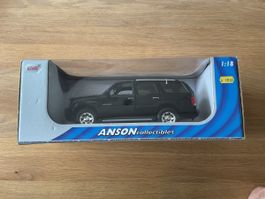 2002 Cadillac Escalade  Modellauto 1/18 von Anson 
