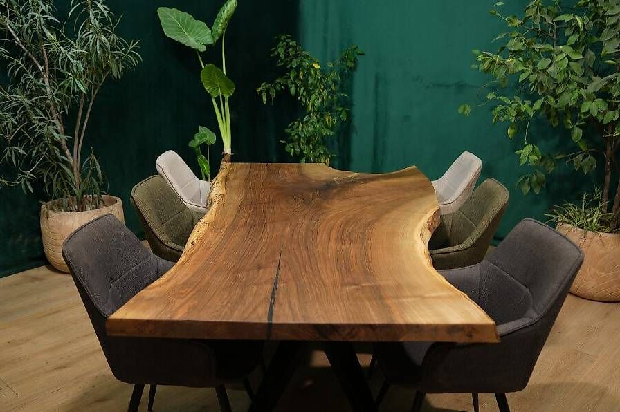 Tische: Einzigartig und Echt - Nussbaumtisch aus 1 Baumscheibe – Gebraucht aus Walchwil von Swissdesign_Haag