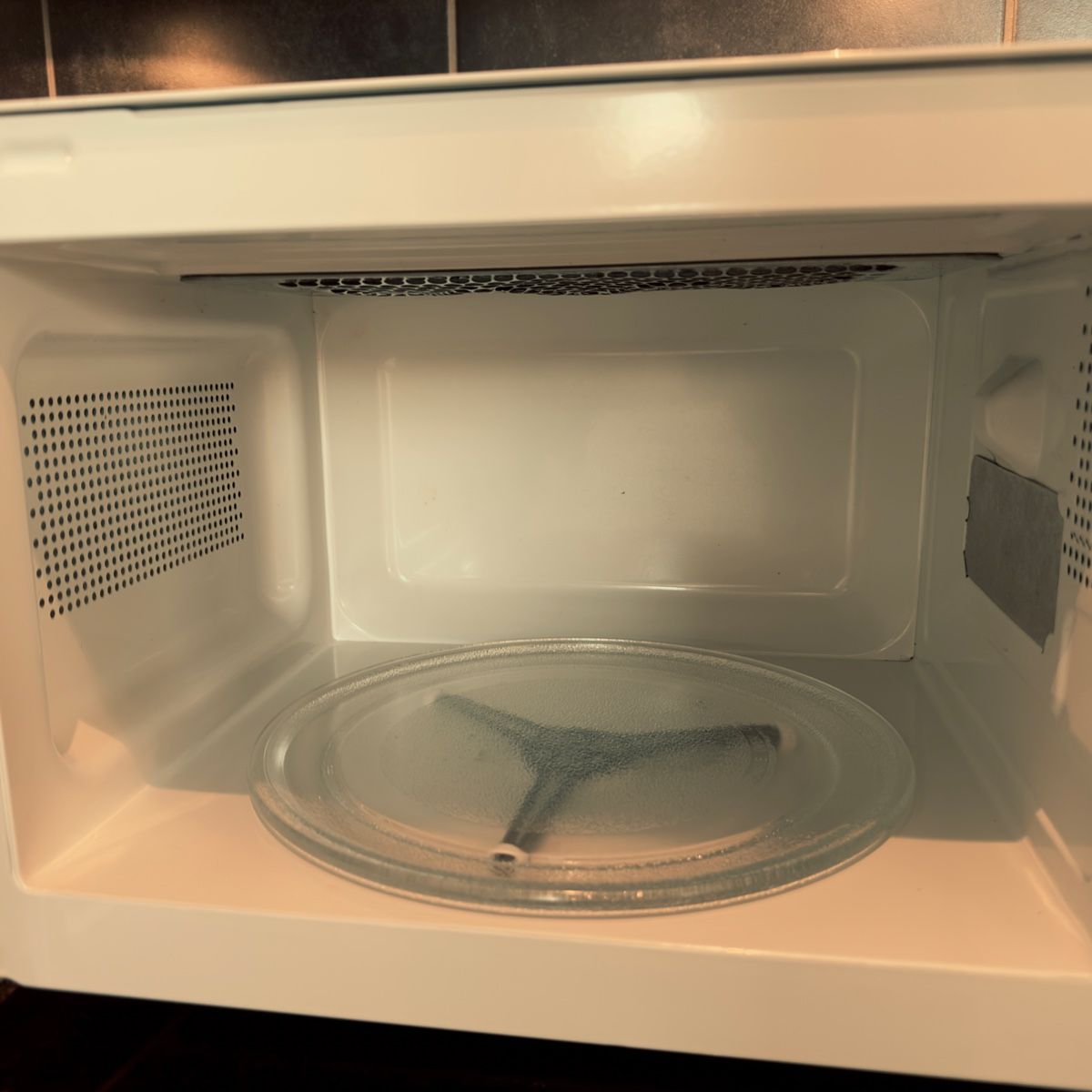 Appareils de cuisine: Microwelle – D'occasion à Rafz par Tueni1 4
