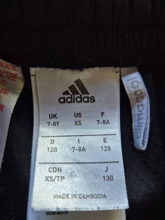 Lotti & Set di vestiti: Sportset adidas Gr.128 – Usato da Nidau venduto da Jil12 3