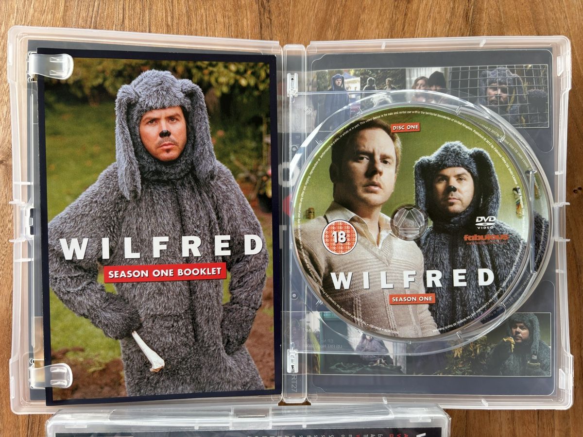 Tutti i DVDs: DVD Set Wilfred - 4 DVDs - Season 1 + 2 – Usato da Belp venduto da brb66 3