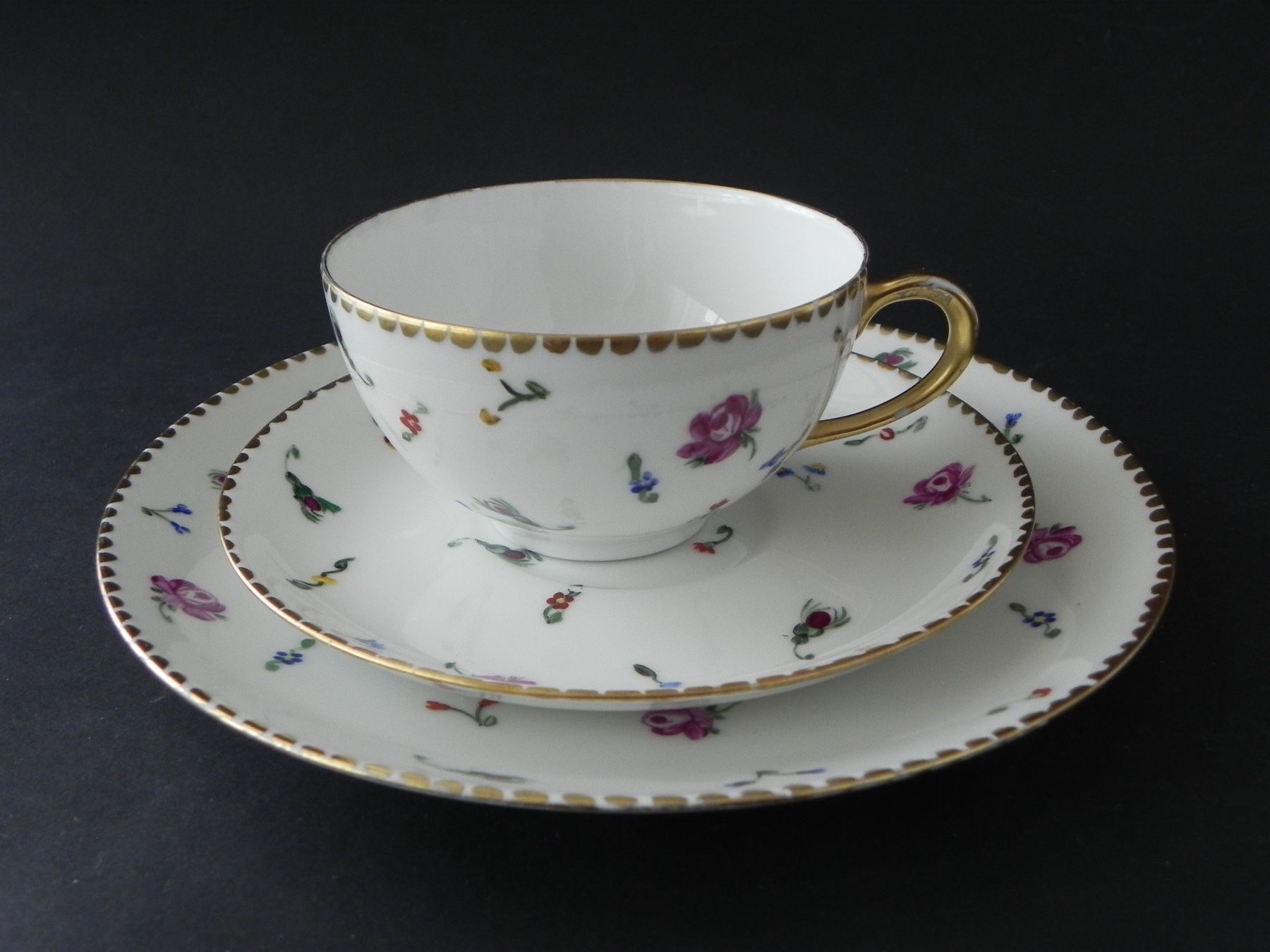 Set di piatti: Tassenset mit Dessertteller STREUBLUMEN handbemalt - Thomas – Usato da Zürich venduto da LodgE-21
