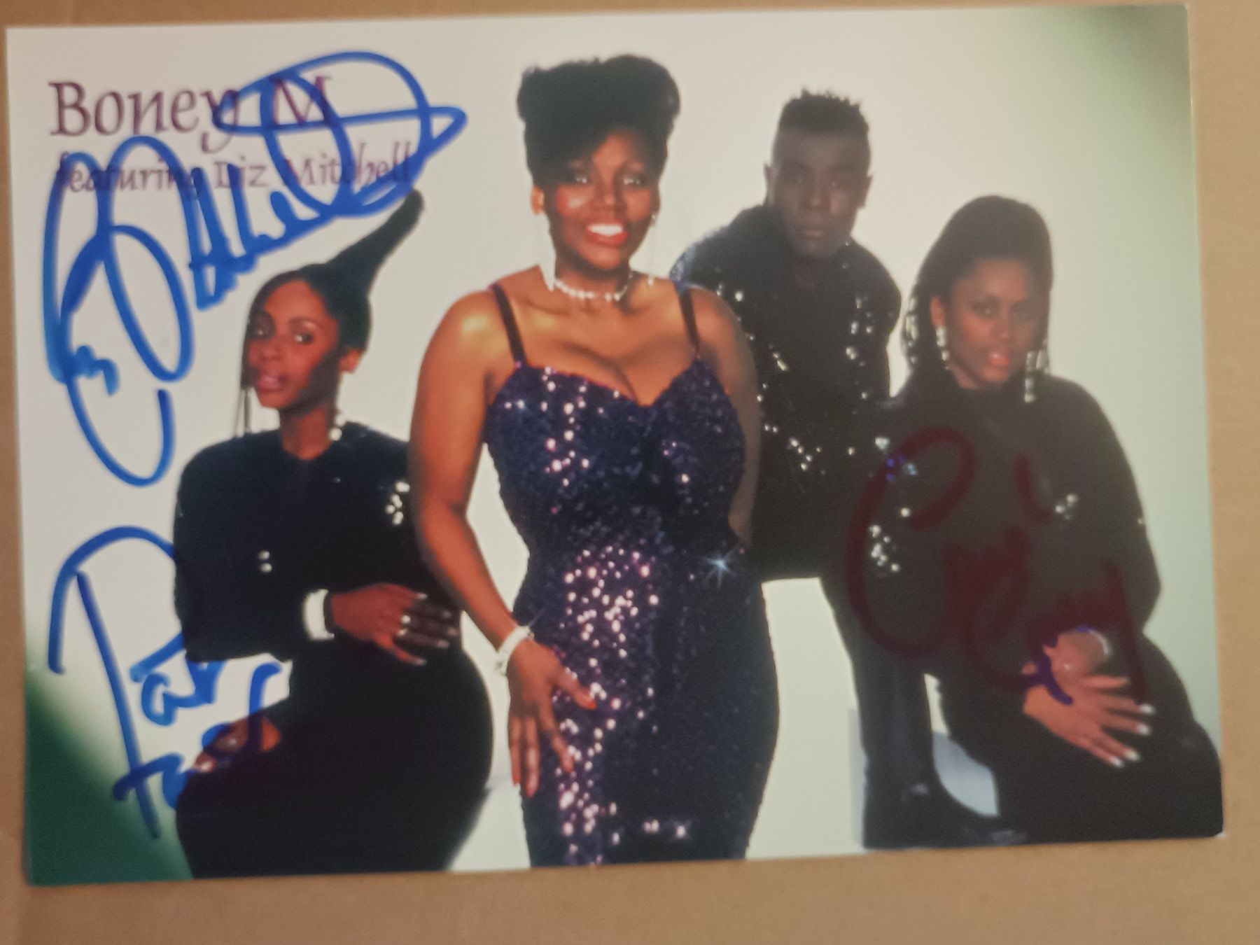 Autogramme: Boney M /Liz Mitchell - handsigniert – Gebraucht aus Menziken von Artographs