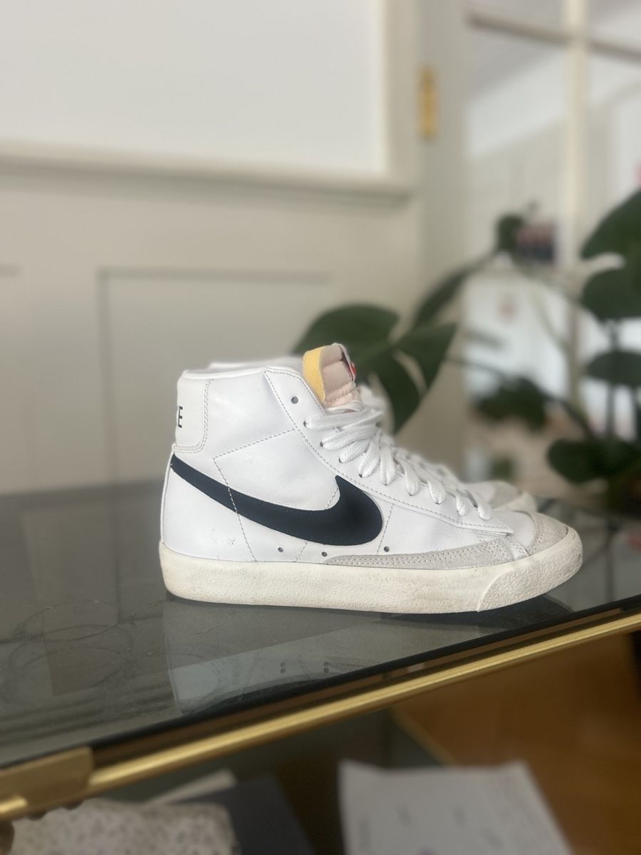 Nike Chaussures femmes: Nike Blazer Mid '77 Grösse 36,5 gebraucht – D'occasion à Bern par anu_b9y9