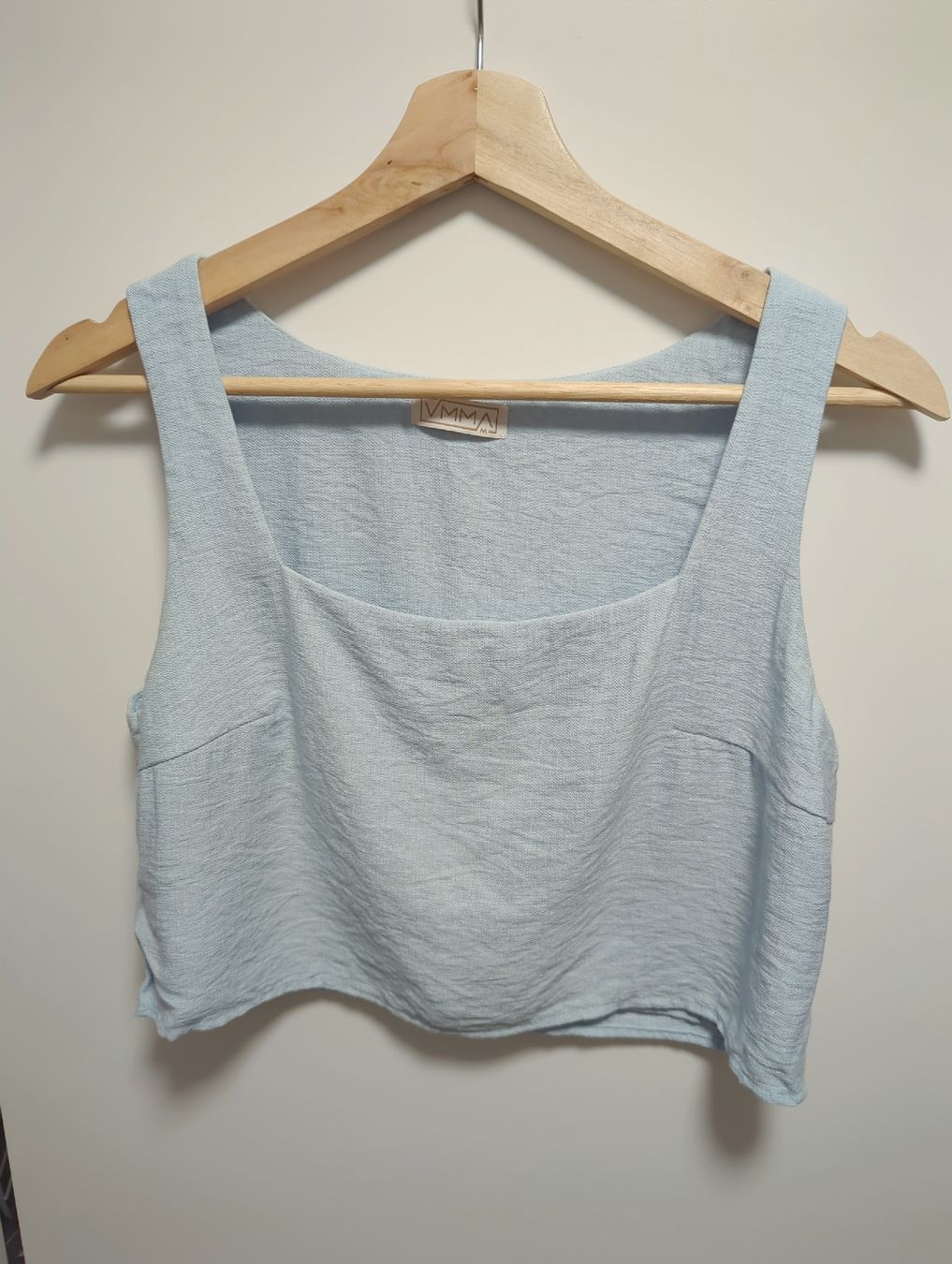 Top: light blue sleeveless cropped top – Nuovo (secondo la descrizione) da Zürich venduto da vik_r9fn