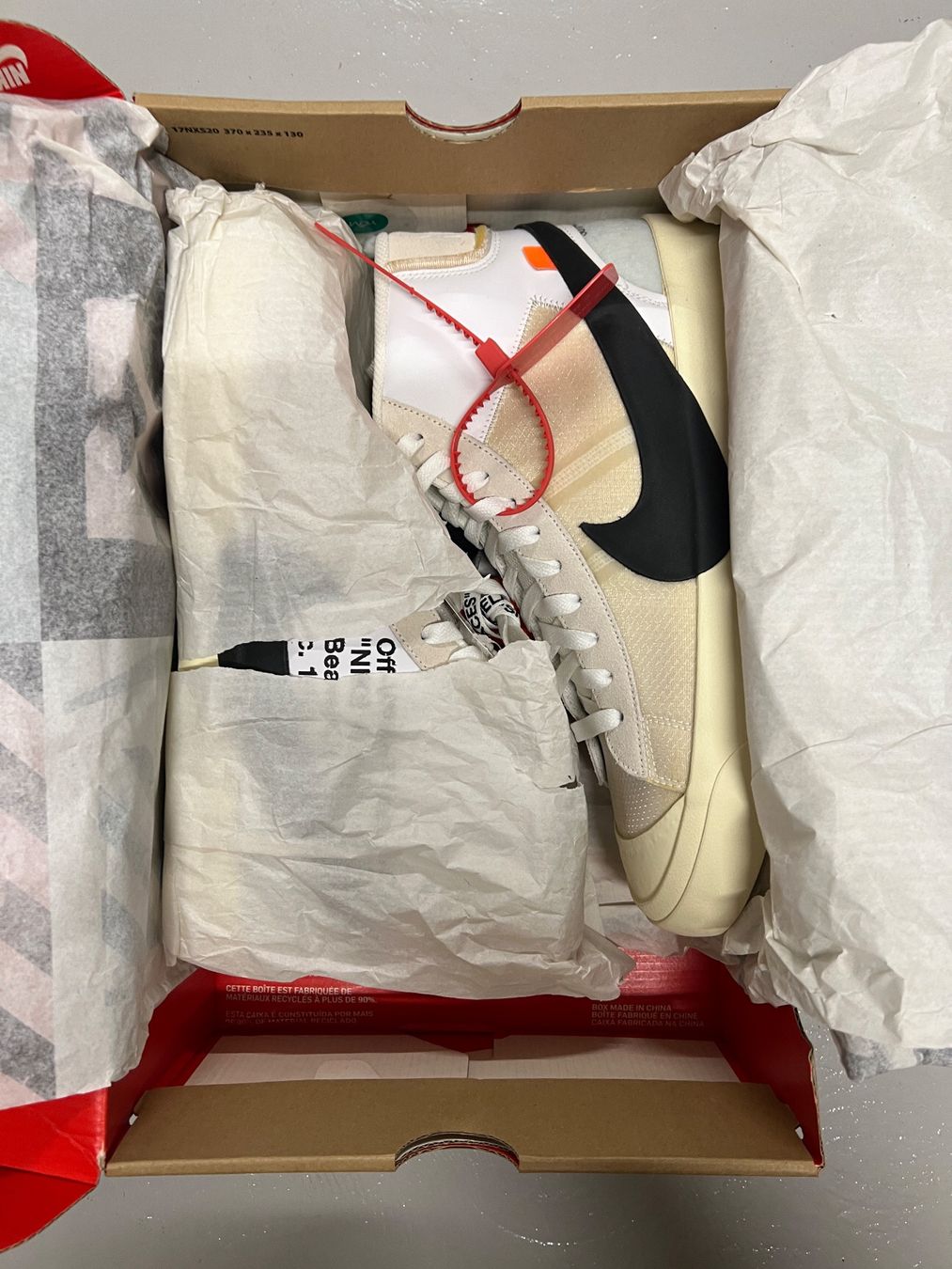 Nike Scarpe da uomo: Nike Blazer Mid Off-White - EU 45.5 – Nuovo e nell'imballaggio originale da Bern venduto da ElevenFive 1