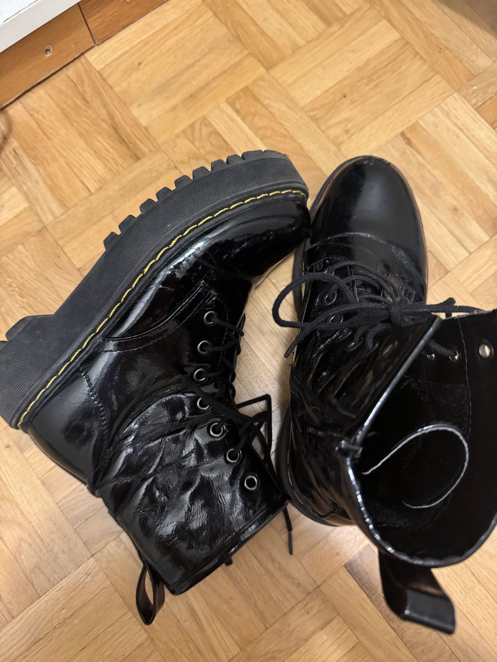 Scarpe da donna: Stiefeletten schwarz Lack Grösse 39 – Usato da St. Gallen venduto da Jbjbhs 1