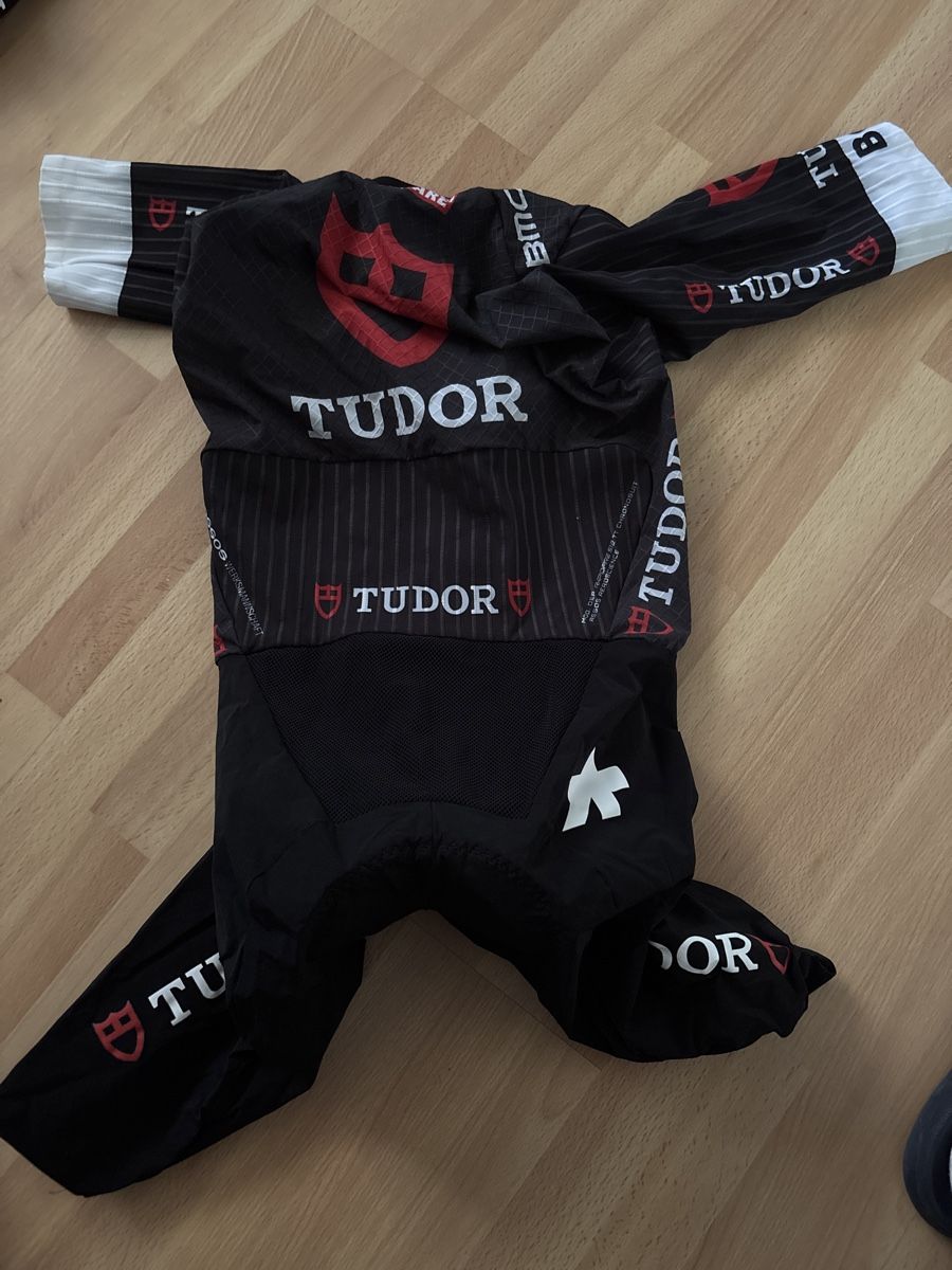 Assos Canottiere & Pantaloni: Combinaison contre la montre Tudor – Usato da Bassecourt venduto da arn_cgl2 1