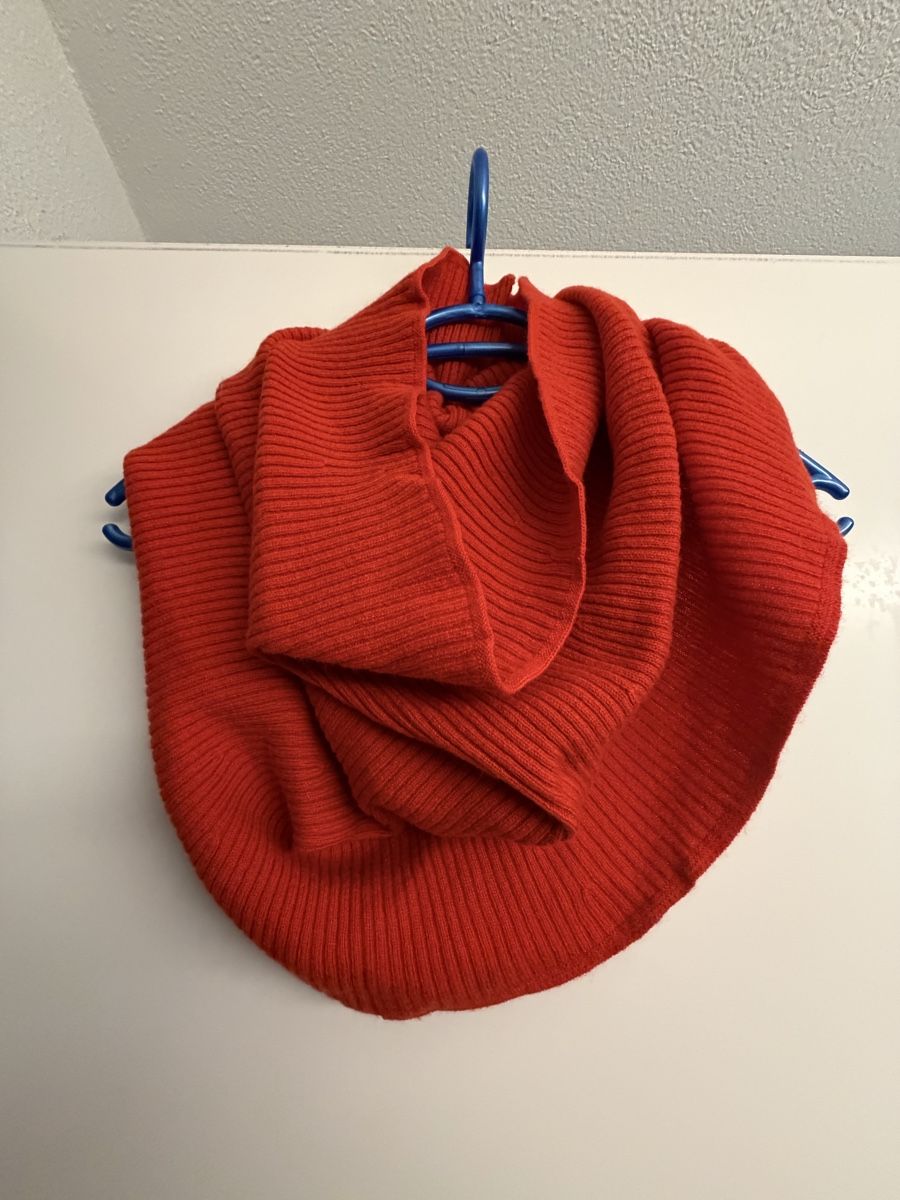 Foulard & Sciarpe: Roter Winterschal neuwertig – Nuovo (secondo la descrizione) da kloten venduto da domireto