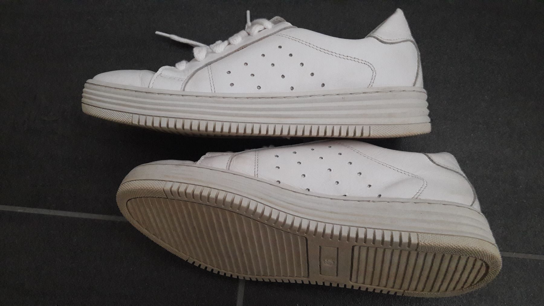 Scarpe da donna: Sneakers, weiss, Leder, Gr 36 – Usato da Basel venduto da Luzora 1