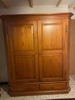 Holzschrank