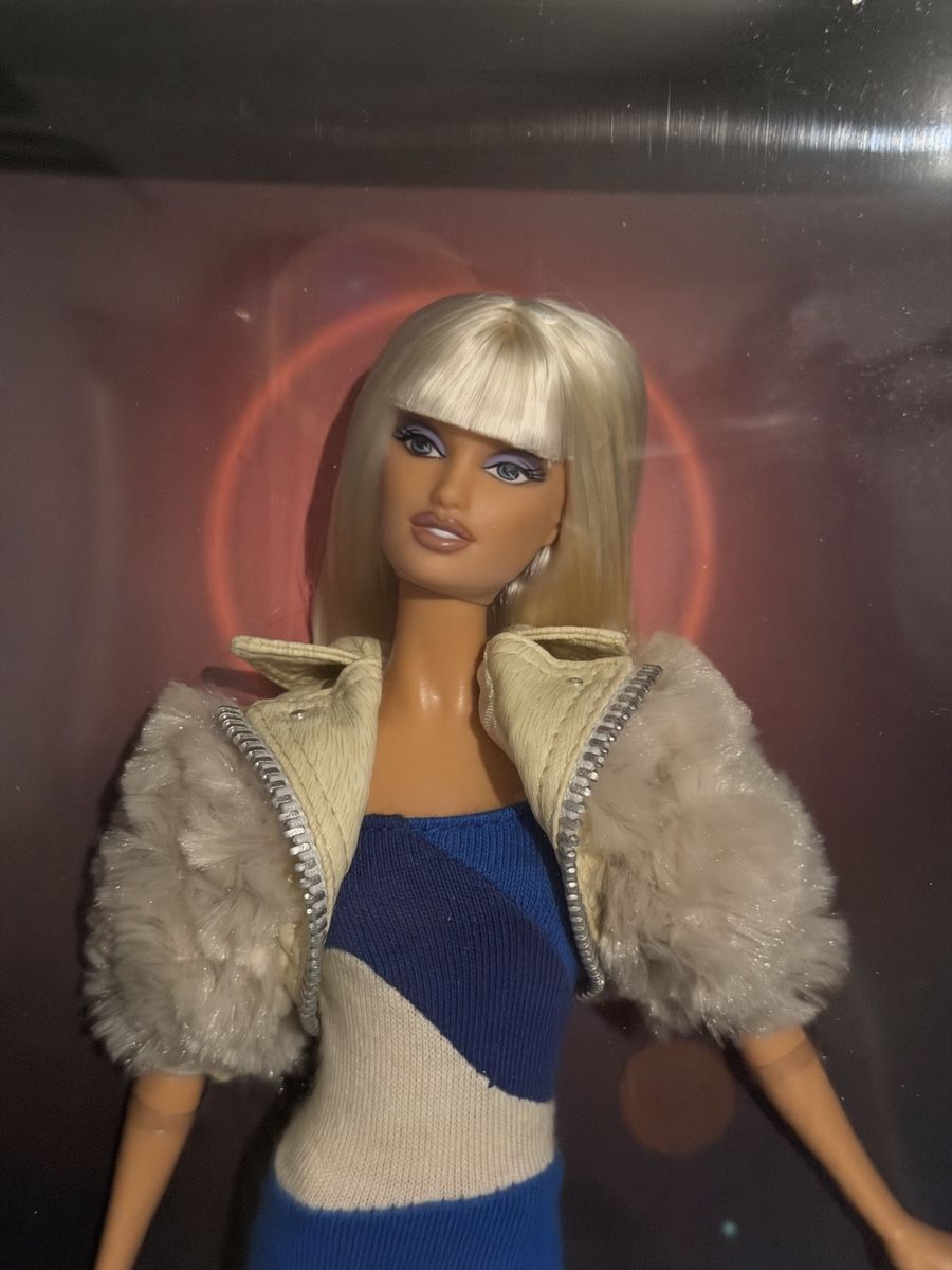 Poupées: Versus Versace Barbie Gold Label – Neuf avec emballage d'origine à Bürglen TG par SonneMondSterne99 3