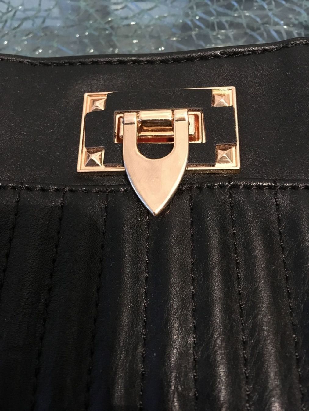 Maddison Borse da donna: schwarz/goldige Maddison Leder Tasche – Usato da Oftringen venduto da andrax 1