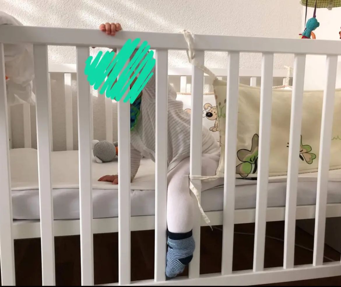 Letti: White Baby Crib 2:1 - Adjustable and Comfy – Nuovo (secondo la descrizione) da Münchenstein venduto da szabemes 1