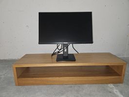 TV Lowboard nach Mass vom Schreiner gefertigt – mit Rollen