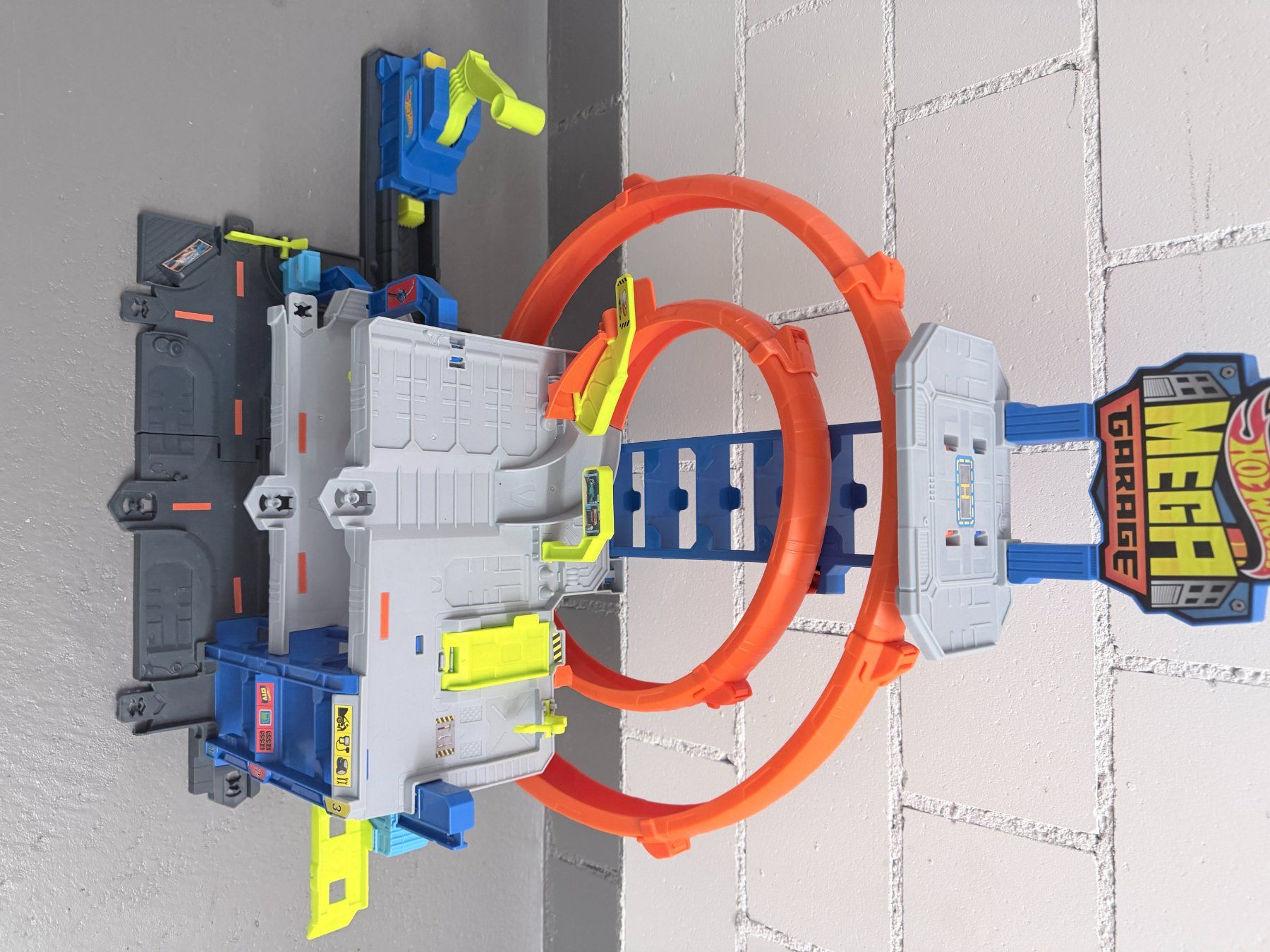 Hot Wheels Rennbahnen: Hot Wheels City Mega Garage – Gebraucht aus Oftringen von din_8wdc