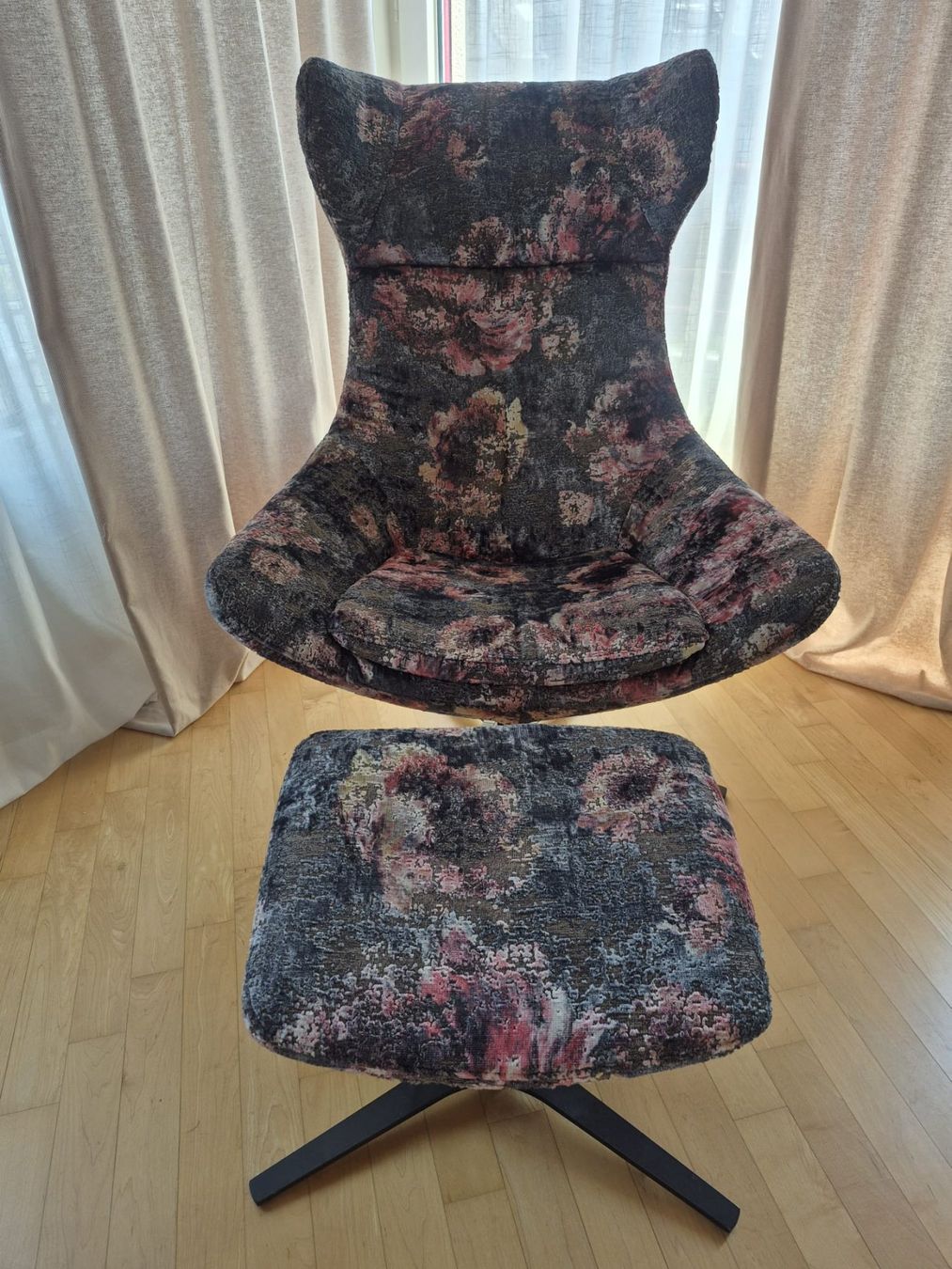 Fauteuils: Hukla Clubsessel mit Hocker Blumenmuster – D'occasion à Einsiedeln par spoom009 1