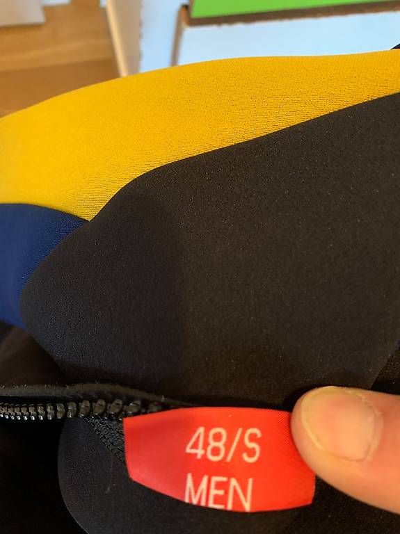 Costumes, combinaisons de sport et fonctionnelles: Surfanzug S Neu – D'occasion à Sils im Domleschg par ams12 3