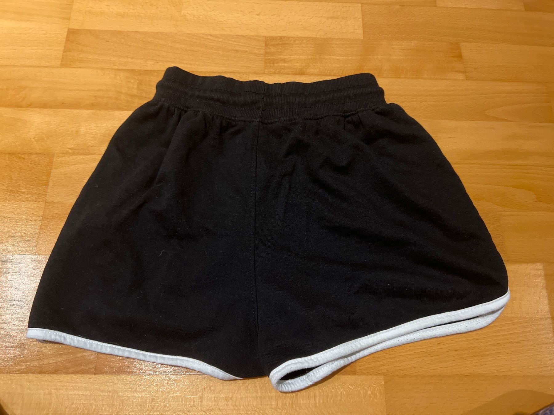 Pantaloni: Missguided shorts Gr 32 – Usato da Oberengstringen venduto da pri_c8jk 1