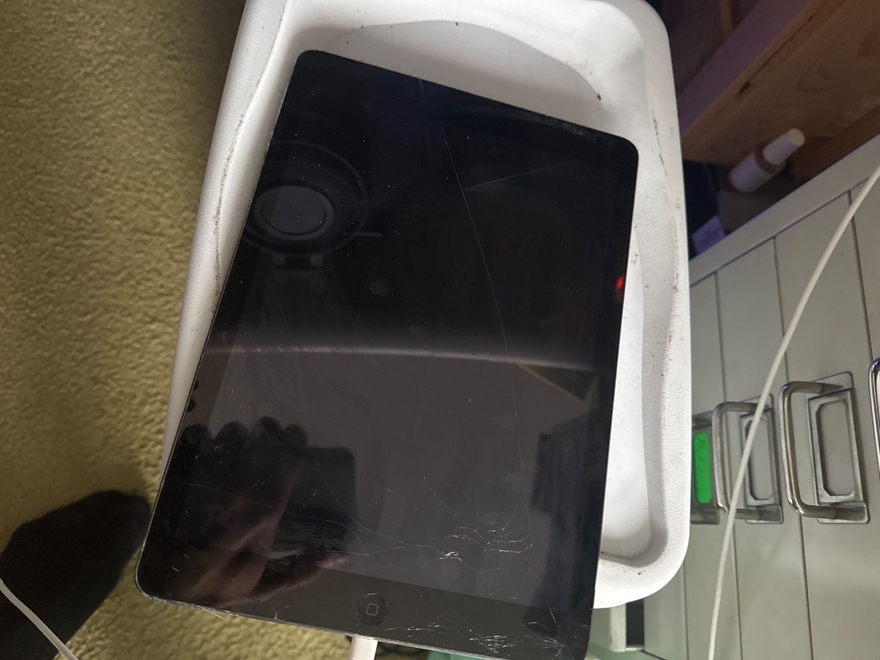 Apple Tablet PC: Ipad Air  -A1474-  kein icloude – Difettoso da Olten venduto da HoYa01 1