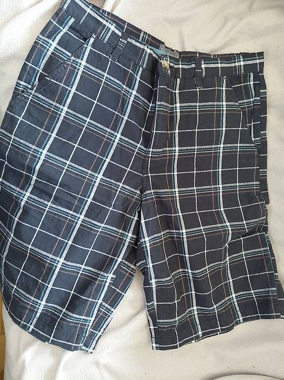 Hosen: 2 Kurze Hose gr 30 – Gebraucht aus Ostermundigen von deb1deb1