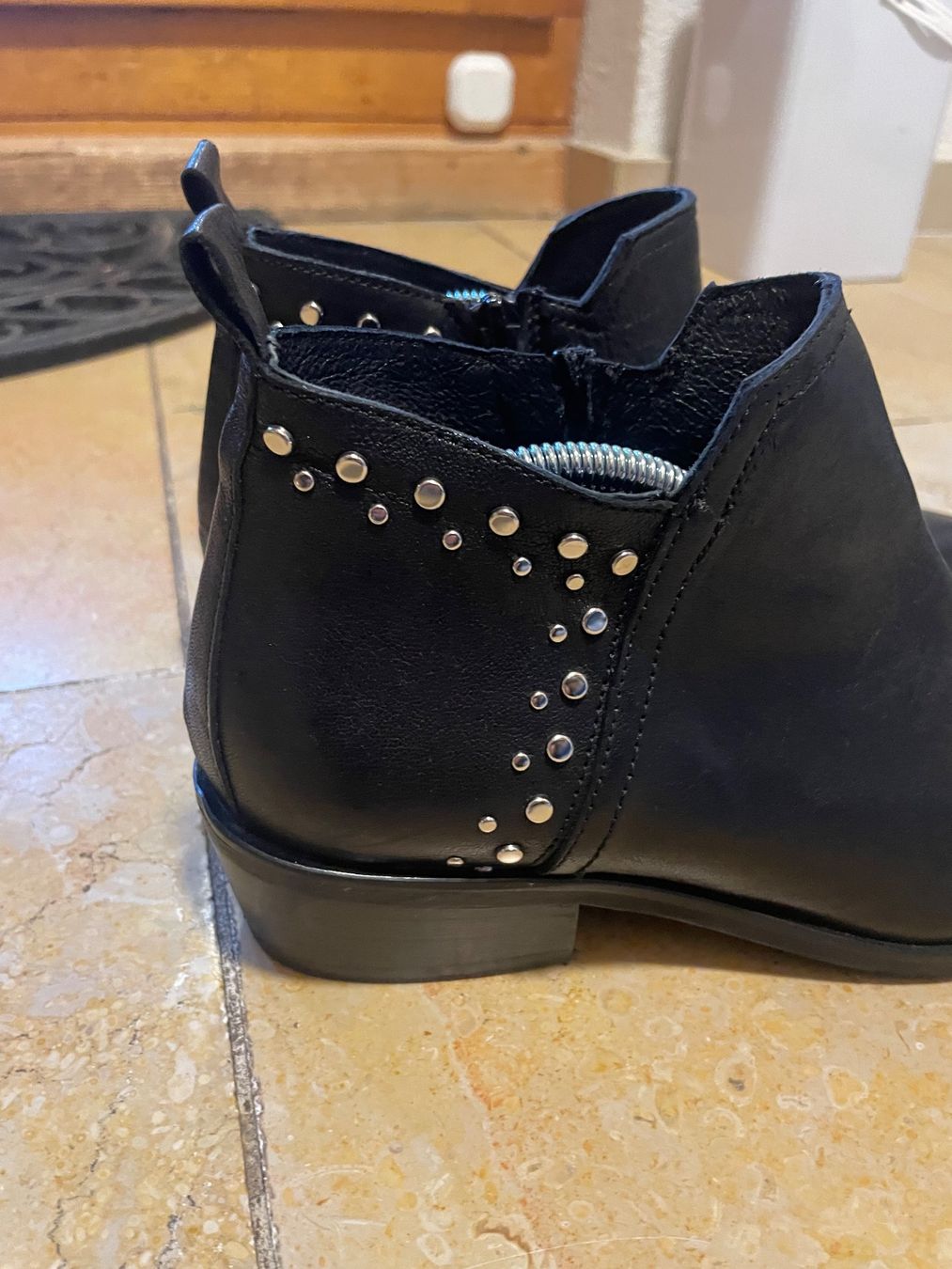 Damenschuhe: Schwarze Leder-Boots mit Nieten Gr. 38 – Gebraucht aus Zürich von Chr_81 3