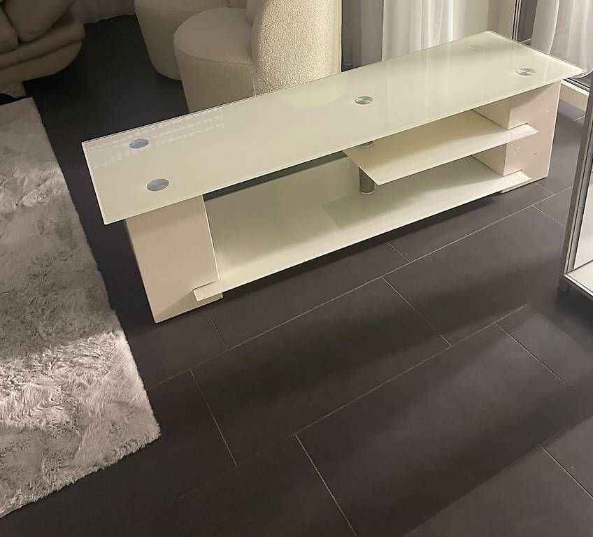 Mobili TV: TV-Möbel weiss mit Glasplatte 150 cm – Usato da Aarburg venduto da lony.7 1