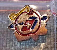 A001B - Pin Crossair SchweizTell Apfel