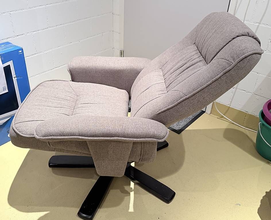 Sessel: Fernsehsessel mit Hocker  – Gebraucht aus Schwerzenbach von airkobra 1