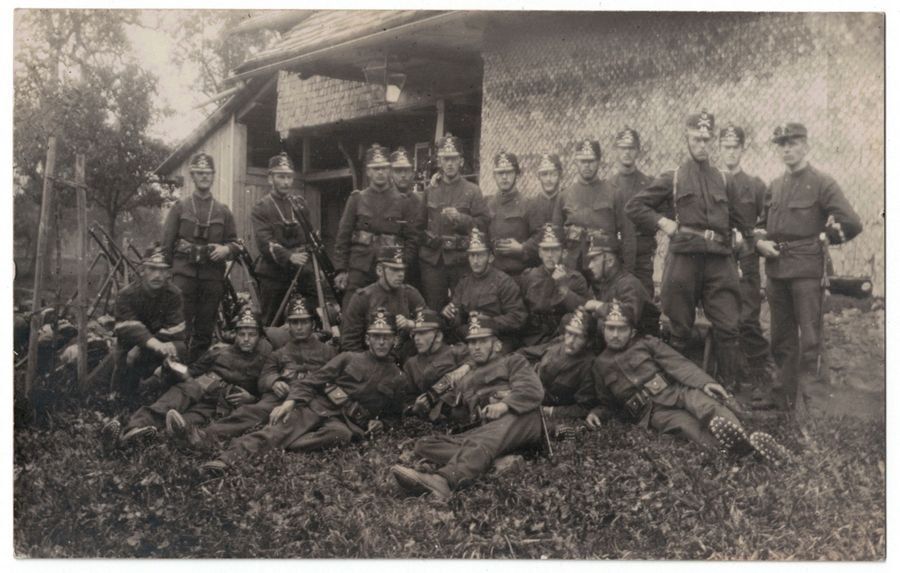 Cartoline postali: Rast vor einer Scheune, um 1910 – Usato da Frauenfeld venduto da POML