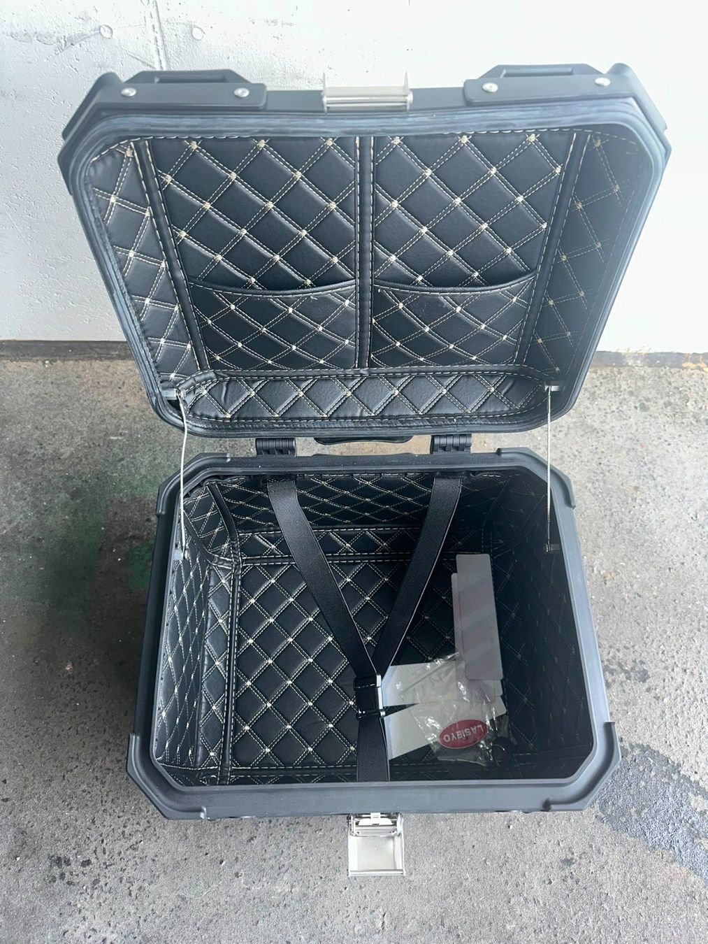 Tutti i ricambio per moto: Motorrad Topcase mit Halteplatte | Schwarz – Usato da Würenlingen venduto da sil_66xg 1